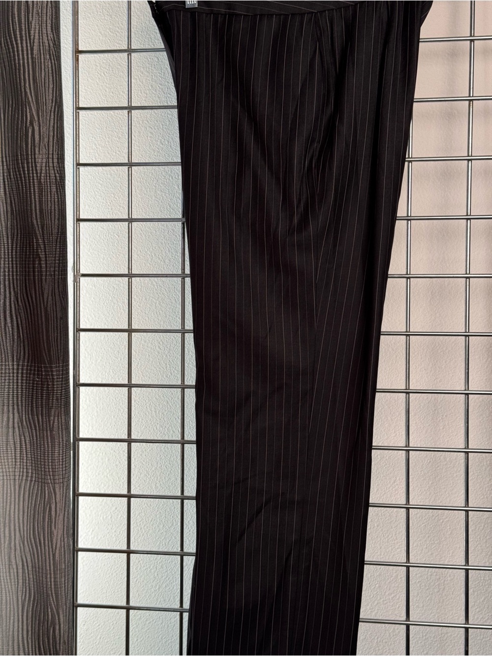CALVIN KLEIN Pinstripe 2-Pc Gray Pant Suit Size 8P NWT $320 Retail - Picture 12 of 15